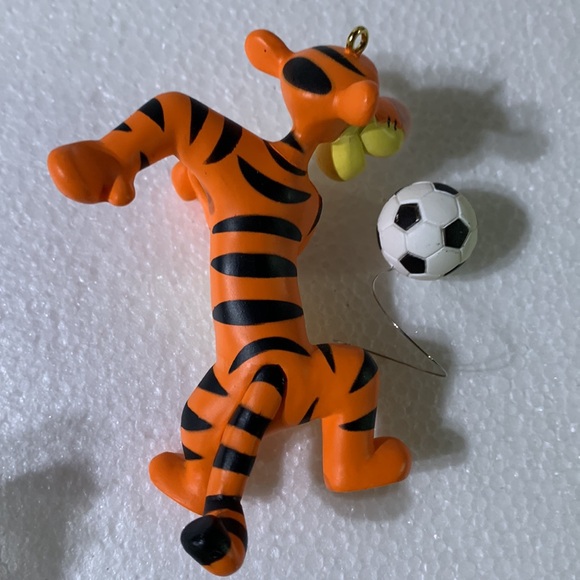 Hallmark Tigger 03 Soccer Ornament - Picture 3 of 8